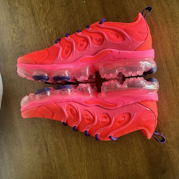 Nike Air Vapormax Plus Shoes Men\'s Size 10 Sneakers Crimson Pink Shoes CU4907